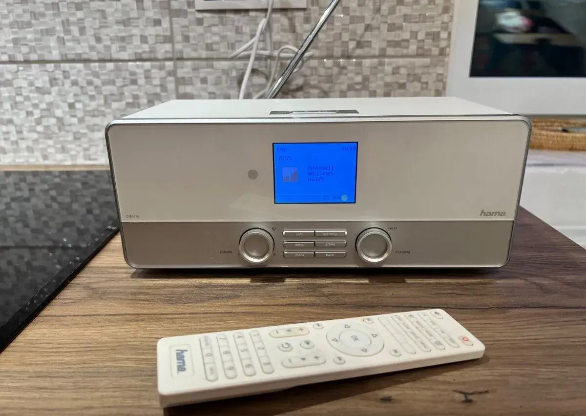 Digitální rádio Hama DIR3110 internet / DAB+ / FM