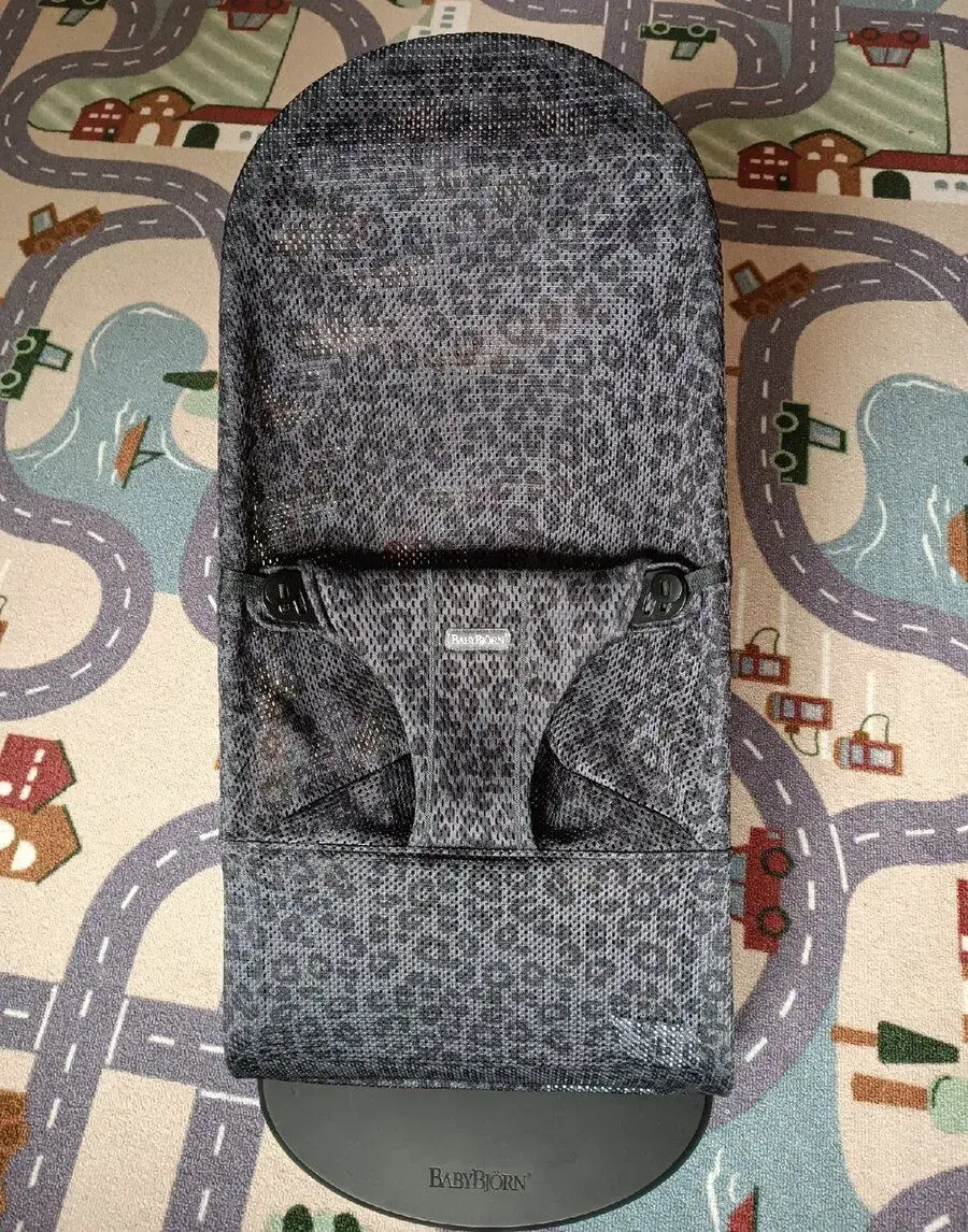 Houpací lehátko Babybjörn Bouncer Bliss Anthracite Leopard