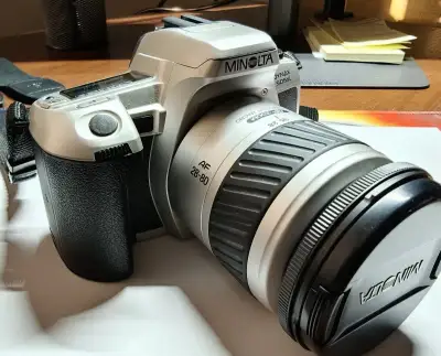 Set Minolta Minolta Dynax 505si + dva objektivy.
