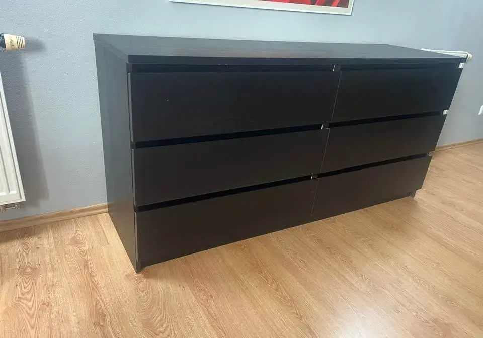 Komoda, vitrína IKEA