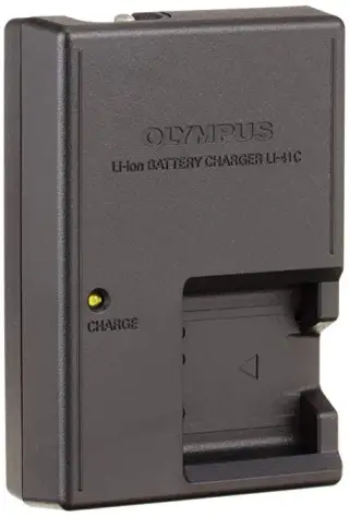 OLYMPUS nabíječka + akumulátory