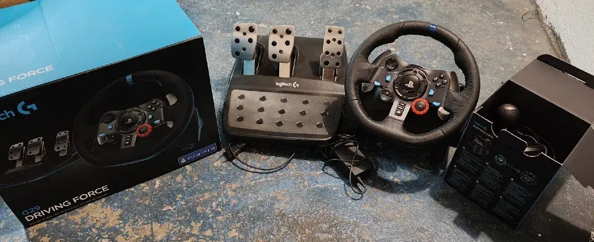 Volant G29 s řadící pákou