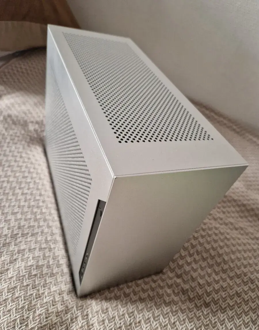 PC skříň Lian Li A4-H2O