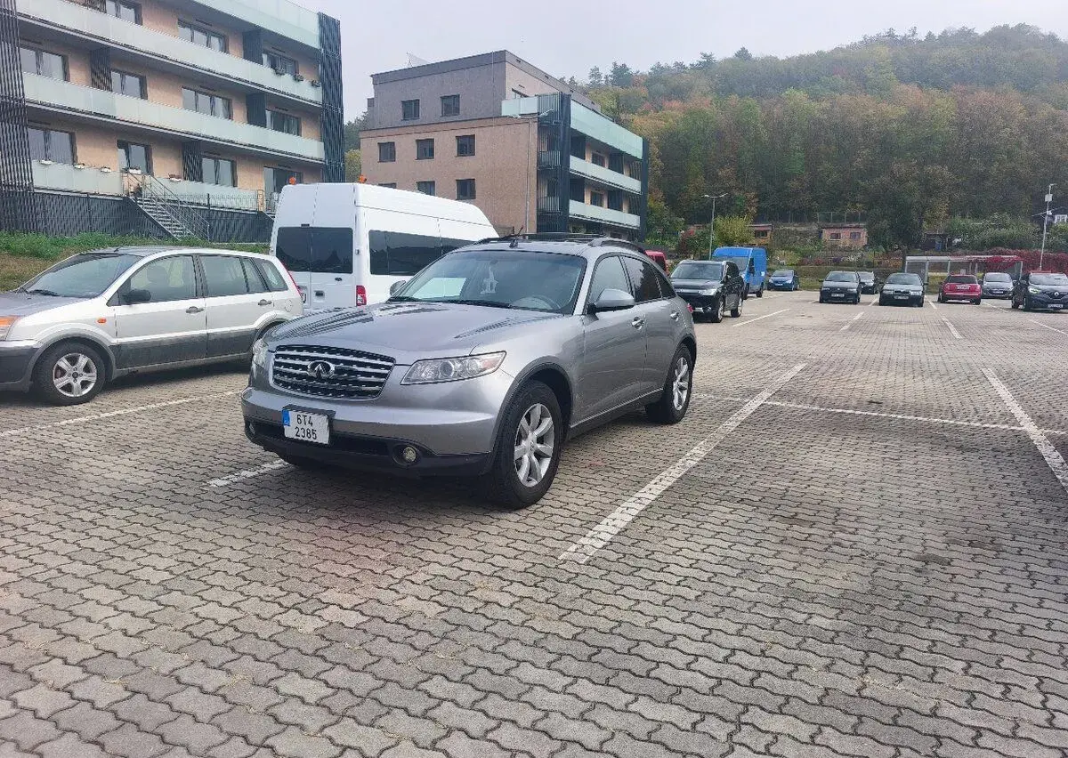 Infiniti FX35 – 2005