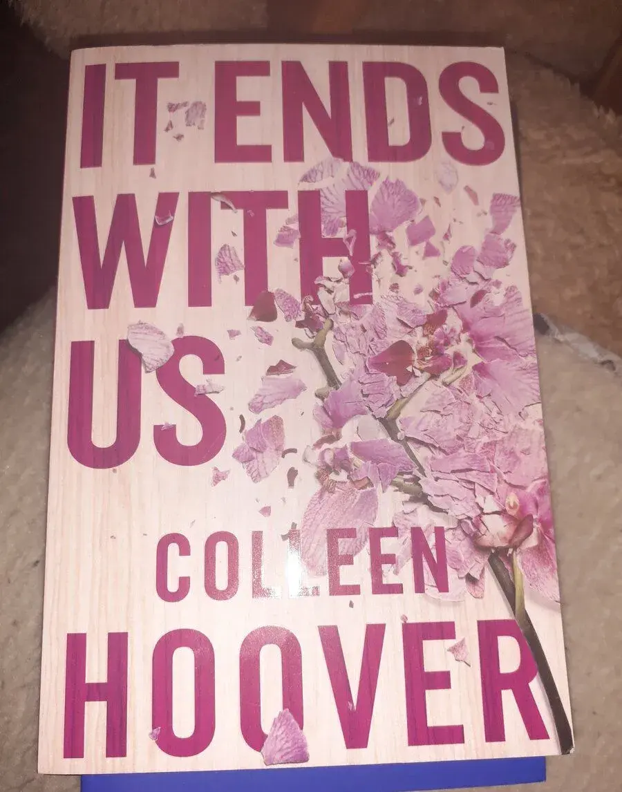 IT ENDS WITH US/ C. HOOVER