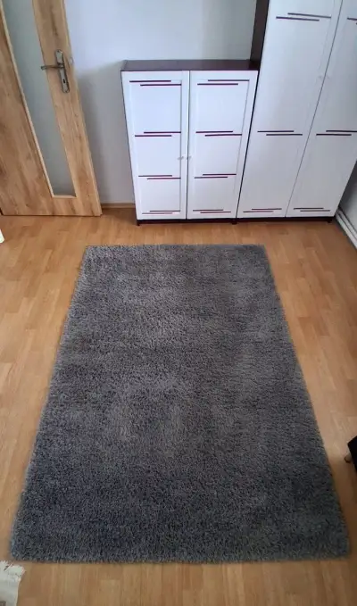 Šedý koberec 133x195 cm IKEA