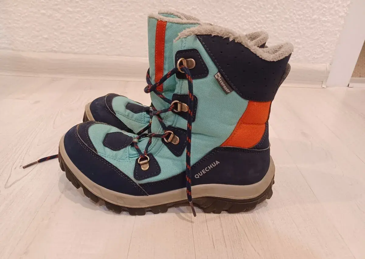 Dětská nepromokavá zateplená obuv zn. Quechua, vel. 38