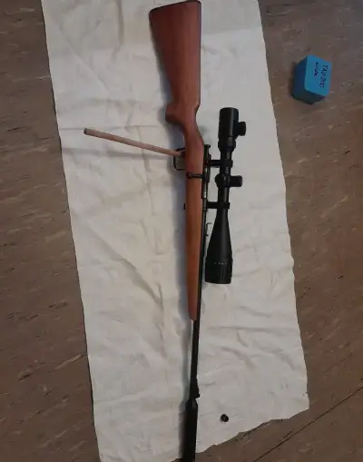 Krásnou, novou flobertku Obamka ráže 6mm skupina "D
