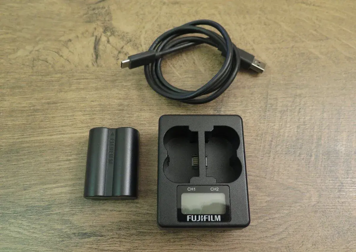 Fujifilm duální nabíječka BC-W235 +Fujifilm baterii NP-W235