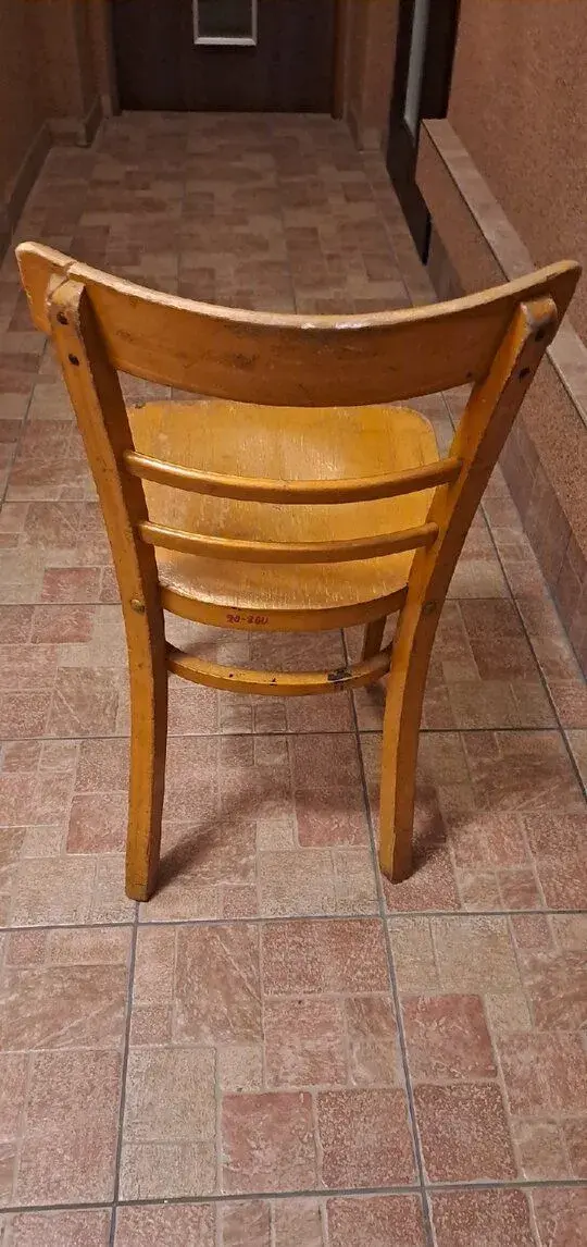Židle starší dřevěná