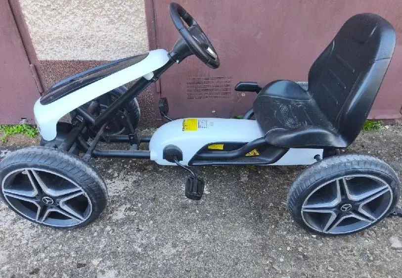 Šlapací autíčko Mercedes Benz
