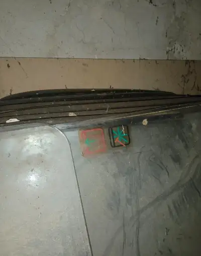 Okna ze starého autobusu