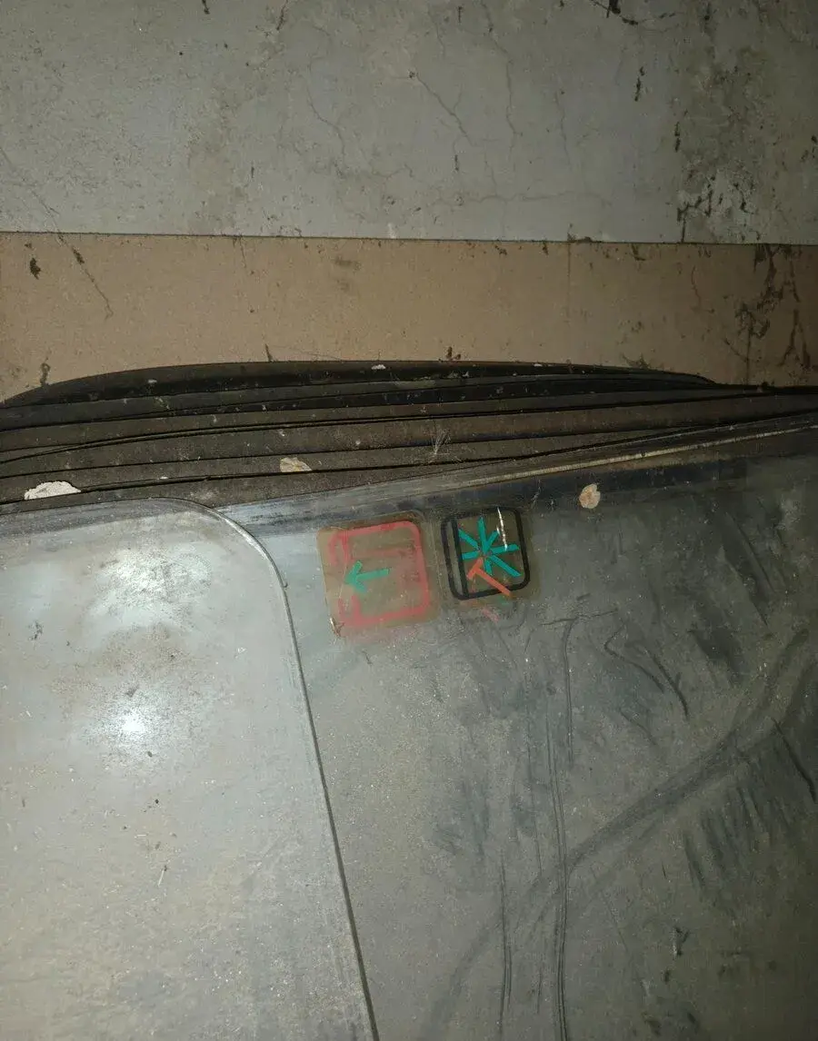 Okna ze starého autobusu