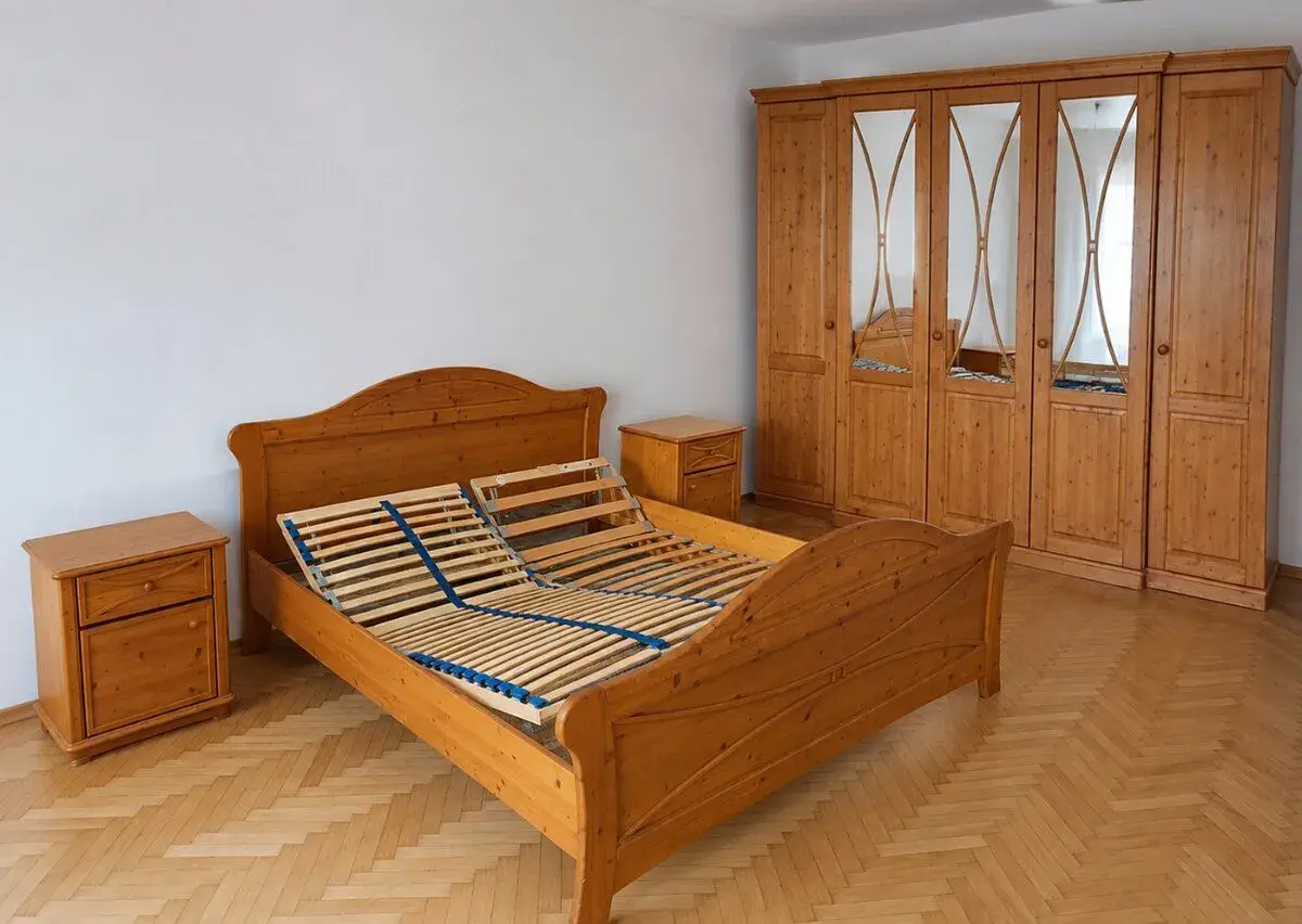 Celomasivní kompletní ložnice