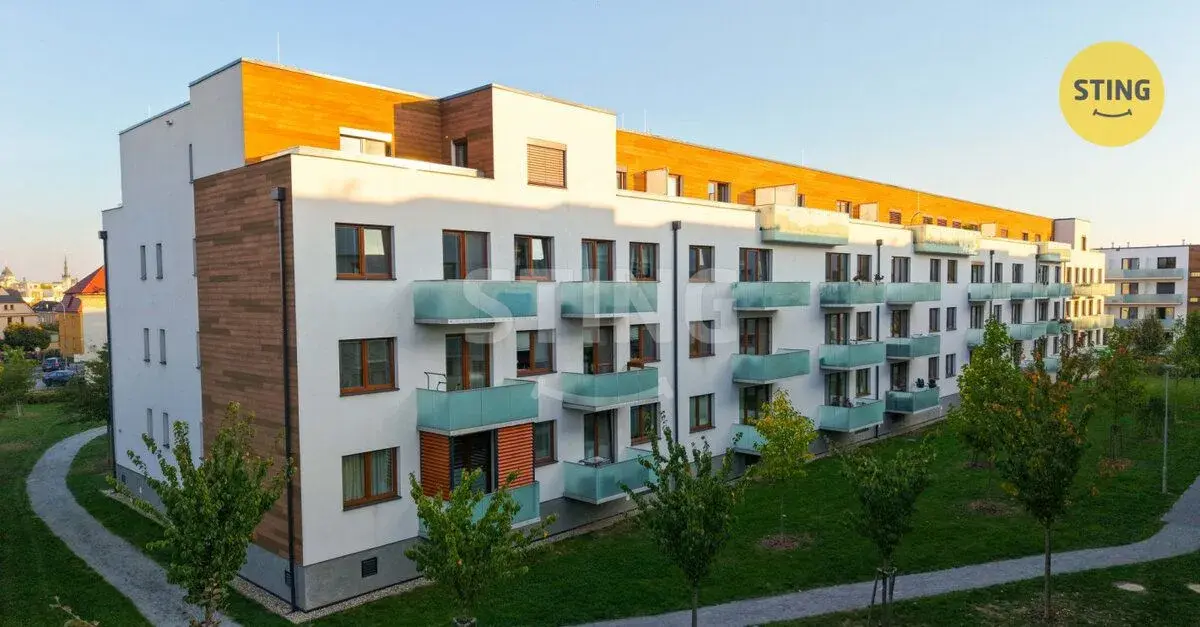 Moderní 2+kk s prostornou terasou a garážovým stáním, 136833