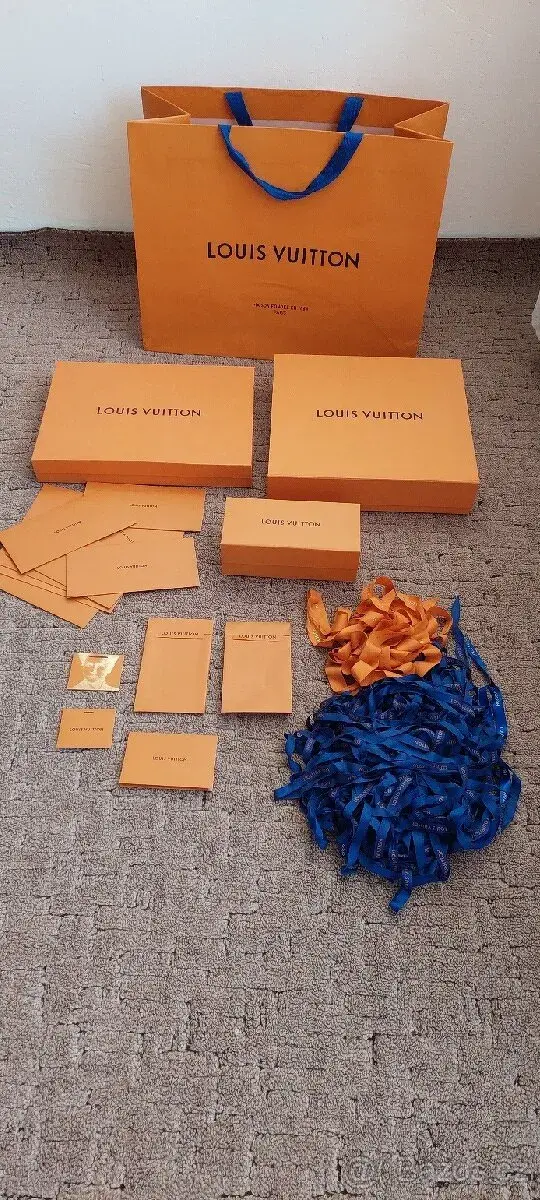 Krabice a stuhy Louis Vuitton