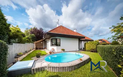 Prodej rodinného domu 6+kk s bazénem a garáží – Pardubice