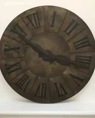 Velká designová dekorace na zeď ve tvaru hodin