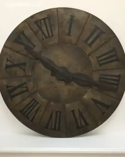 Velká designová dekorace na zeď ve tvaru hodin