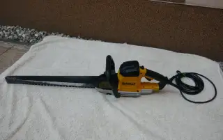 DEWALT Pila Alligator 1700 W - DWE398qs