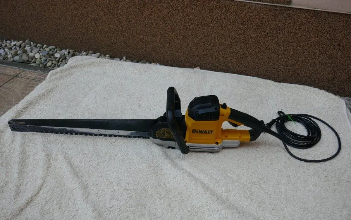 DEWALT Pila Alligator 1700 W - DWE398qs