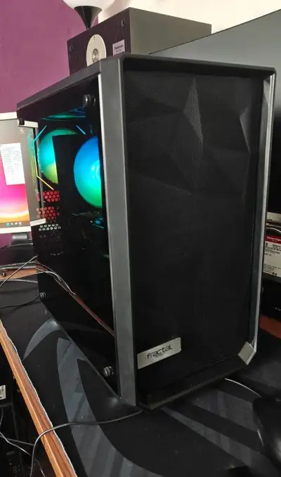 M ATX PC/i3 10105f 4.c 8.t 4.4GHz/16.gb ddr4/Vega 56. 8.gb