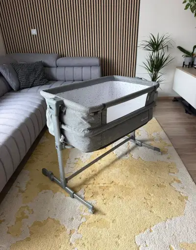 Kinderkraft Neste Up postýlka + matrace a příslušenství