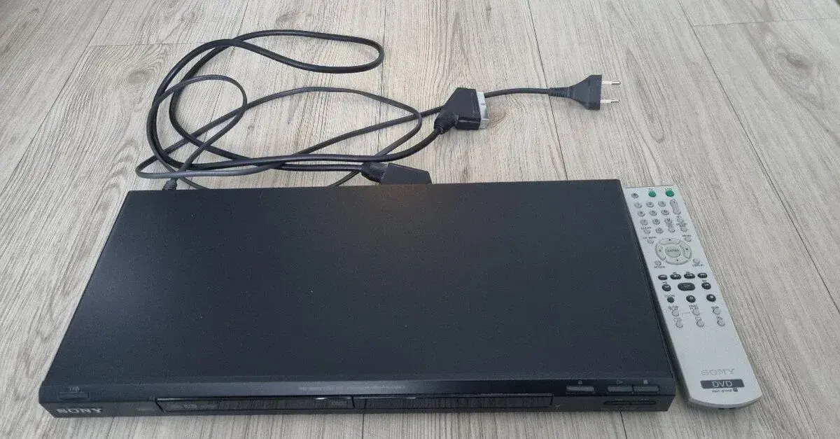 DVD přehrávač Sony DVP-NS36 + HDMI převodník