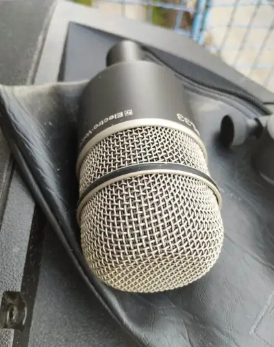 Mikrofon na basový buben ElectroVoice PL33