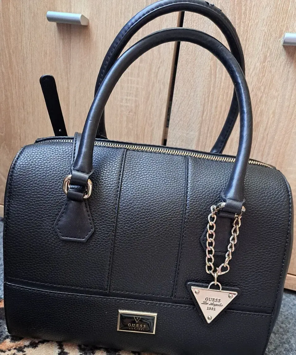 kabelka Guess