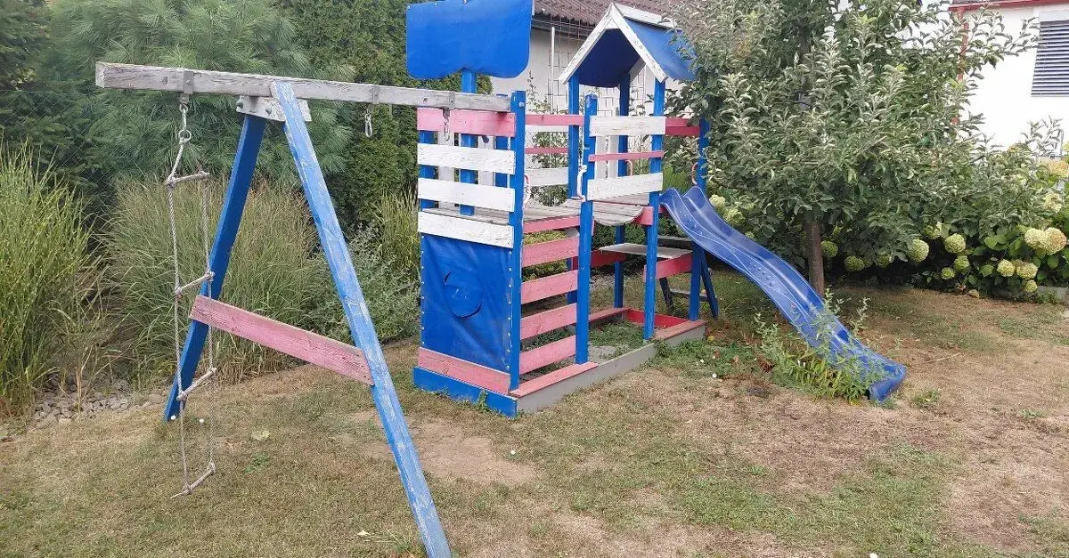 Dětské hřiště se skluzavkou