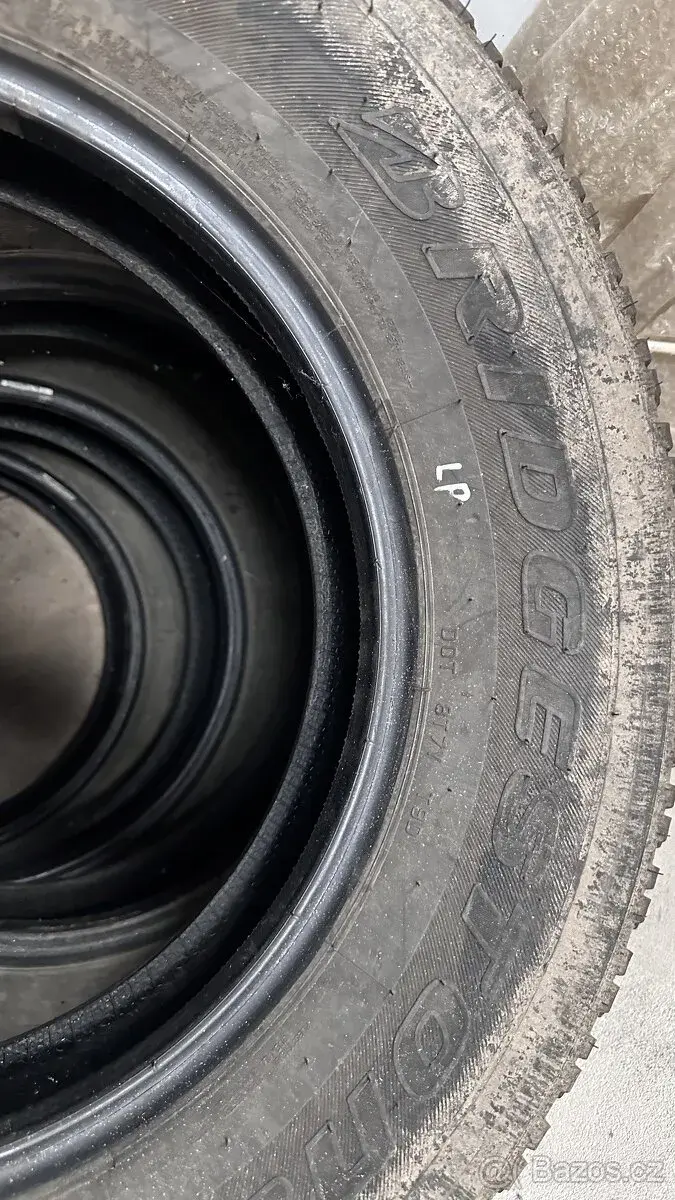 Pneu 265x65xR17