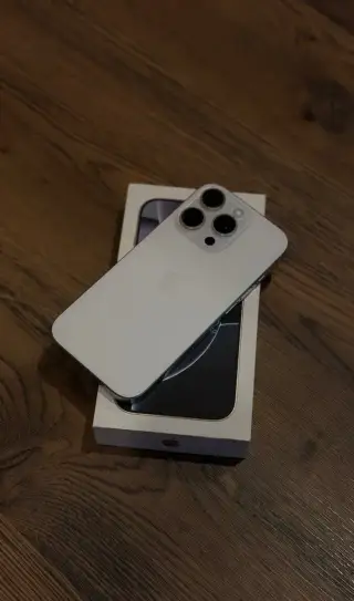 Apple iPhone 16 Pro 256 GB – bílý | stav |