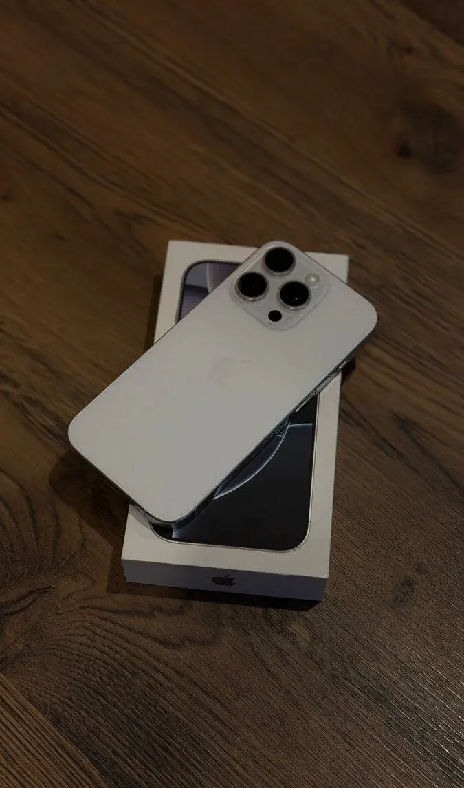 Apple iPhone 16 Pro 256 GB – bílý | stav |