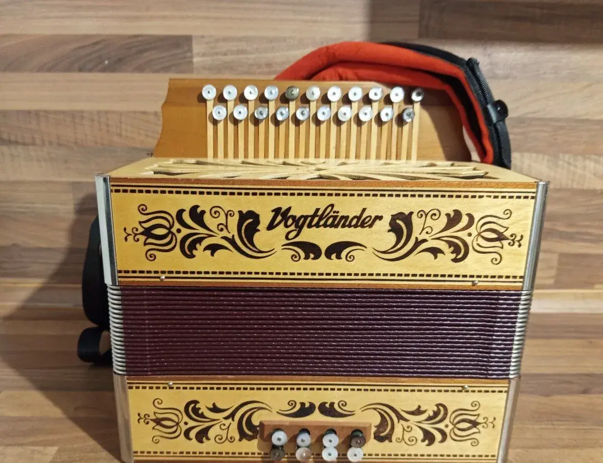 Heligonka (harmonika,akordeon) Vogtländer, C-F