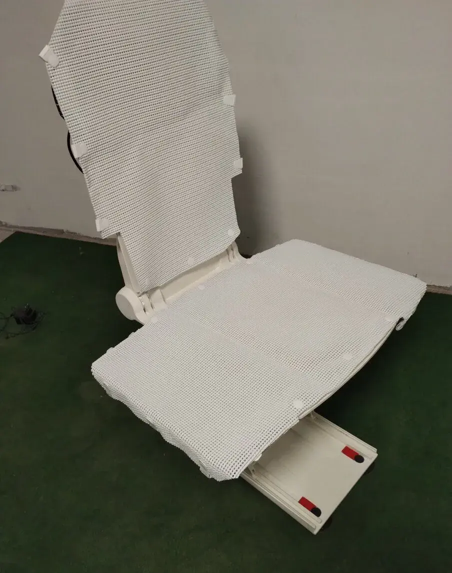 ELEKTRICKÝ VANOVÝ ZVEDÁK PACIENTŮ