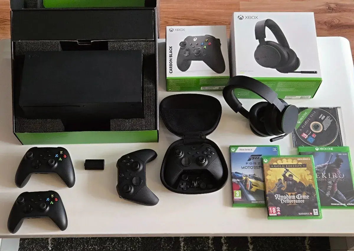 XBOX Series X + 4x ovladač + headset + hry