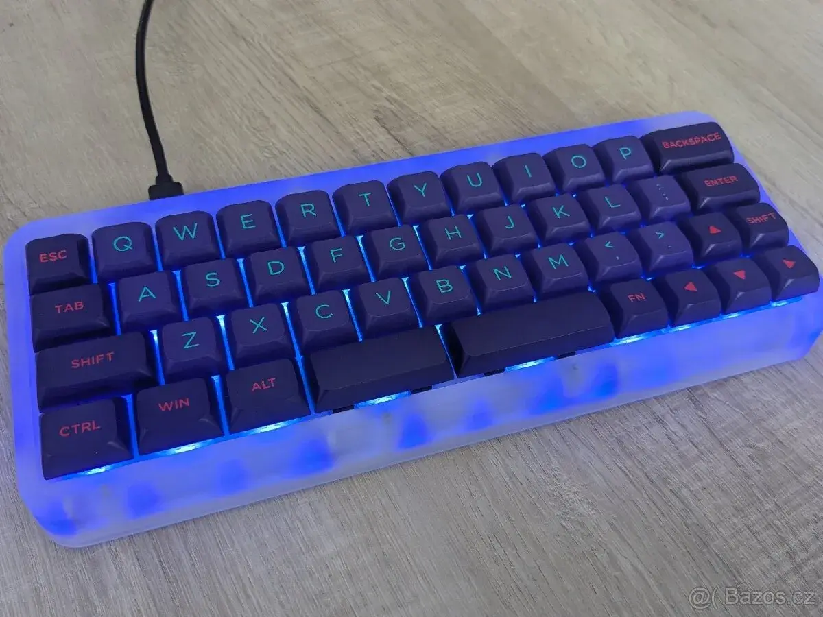 Custom mechanická klávesnice AKKO ACR 40