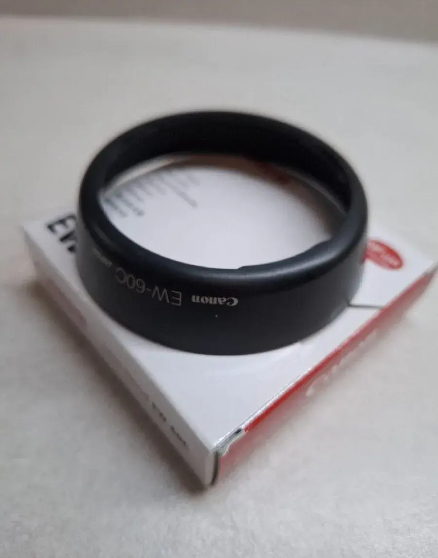 Sluneční clona Canon EW-60C