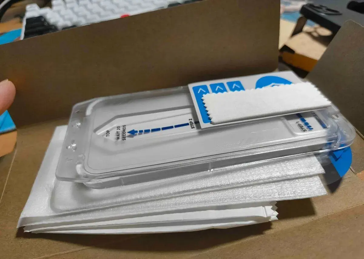 AlzaGuard 2.5D Glass DustFree Iphone13/13Pro/14/16e