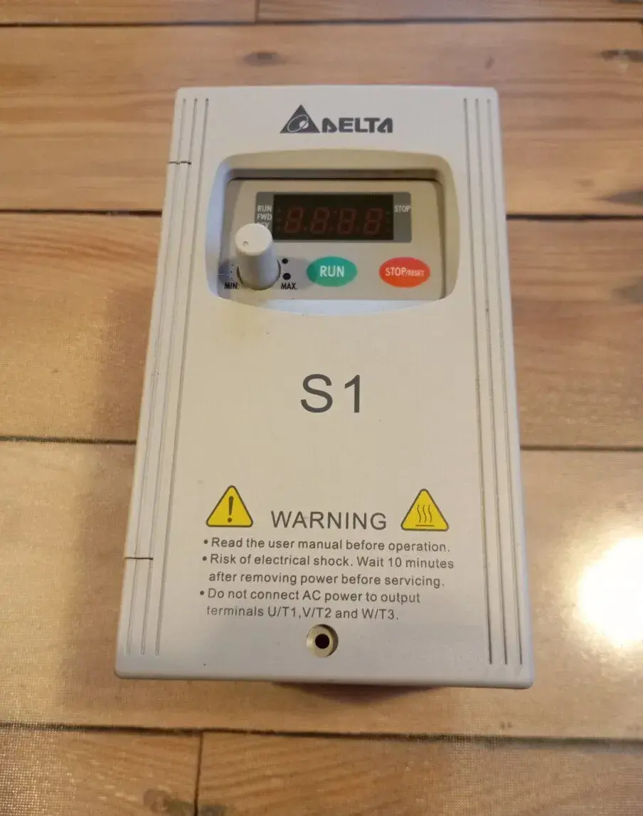 Frekvenční měnič Delta VFD004S23A
