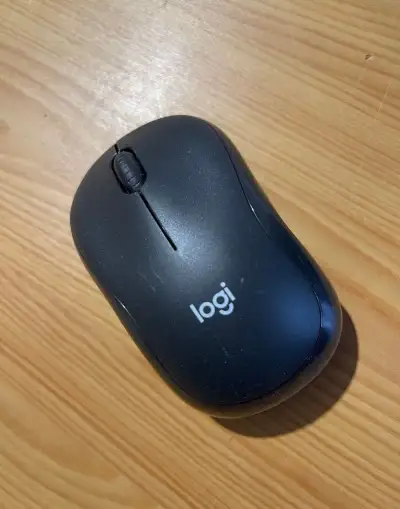 Bezdrátová myš Logitech M220 Silent Touch