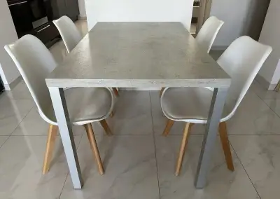 Jídelní stůl 130 x 80