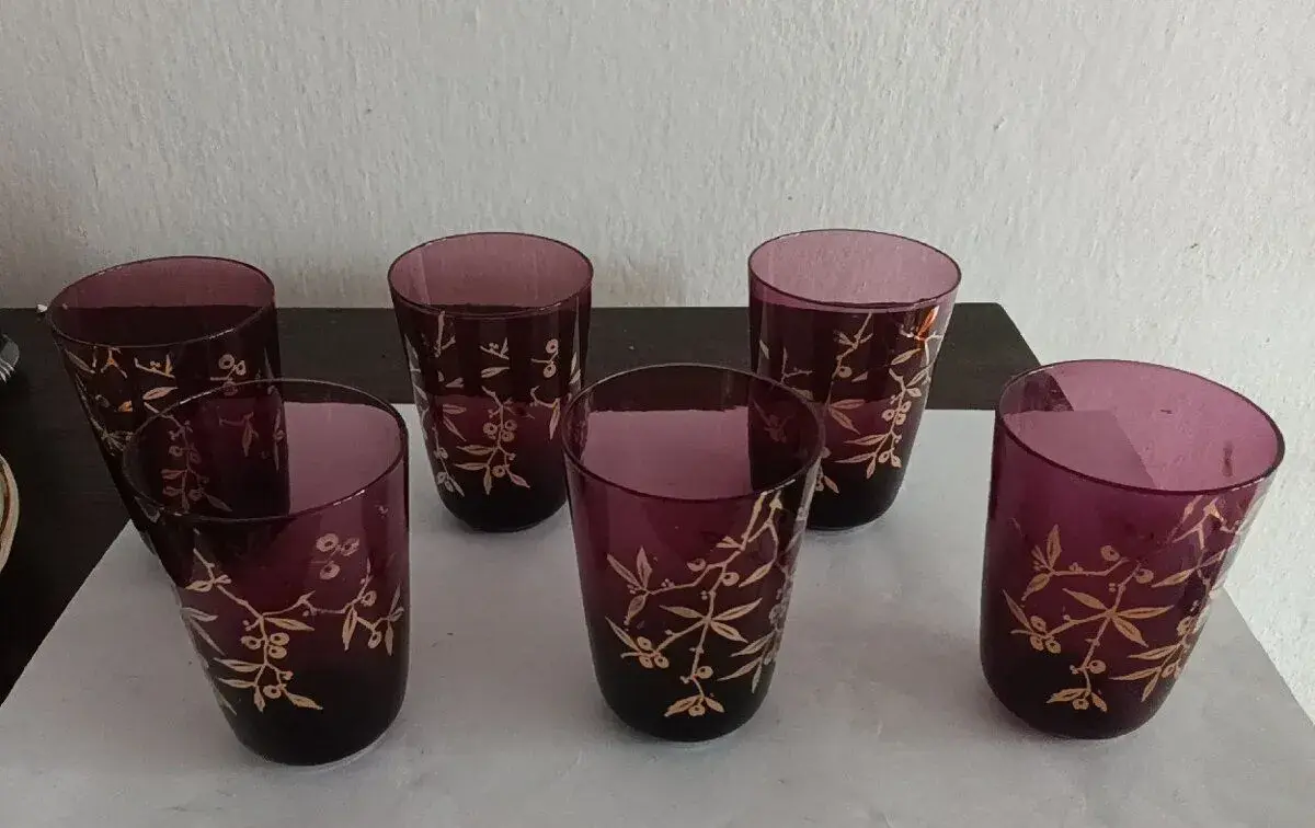 Fialové (neoficiálně „borůvkové“) retro sklenice