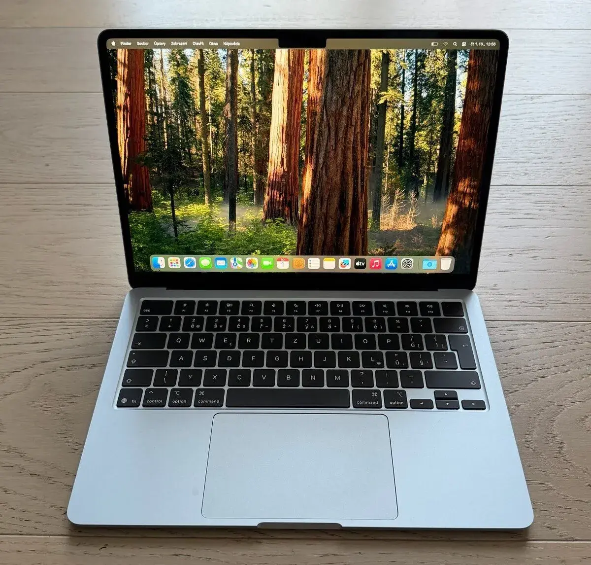 ZÁNOVNÍ APPLE MACBOOK AIR 13” M4/256GB/16GB/BATERIE 100%