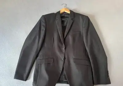 Černý oblek Bandi Vamos