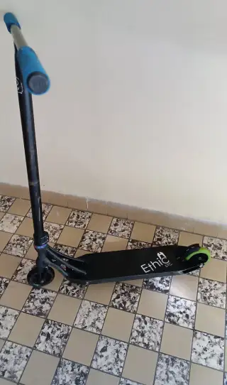 Freestylová koloběžka