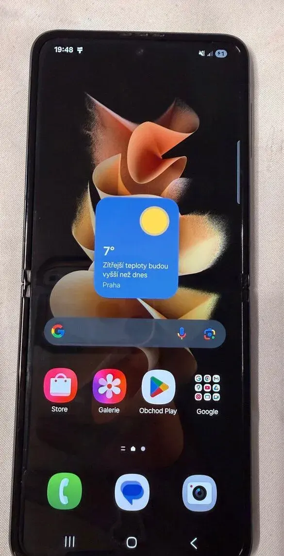 Samsung Galaxy Flip 3