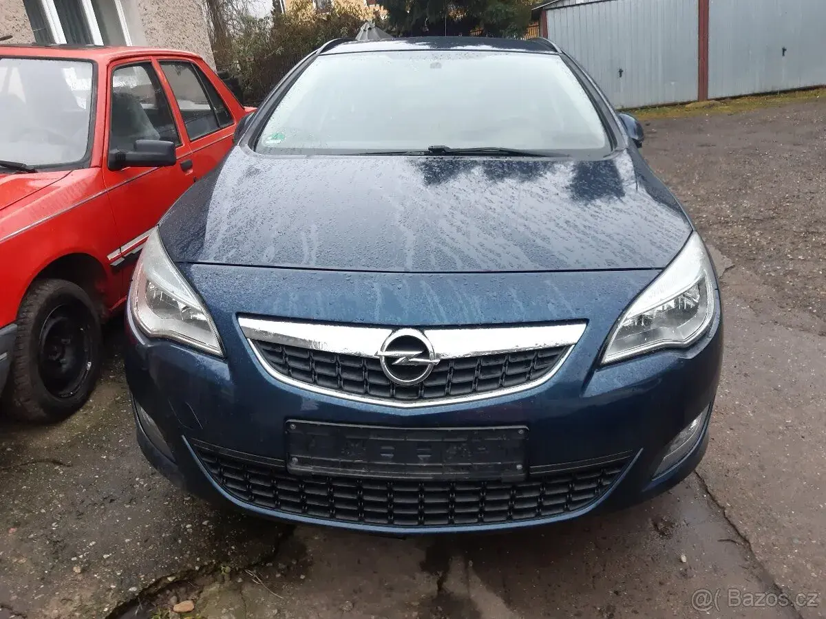 Opel Astra – 2011, 234 000 km