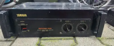 STEREO KONCOVÝ ZESILOVAČ YAMAHA P2100